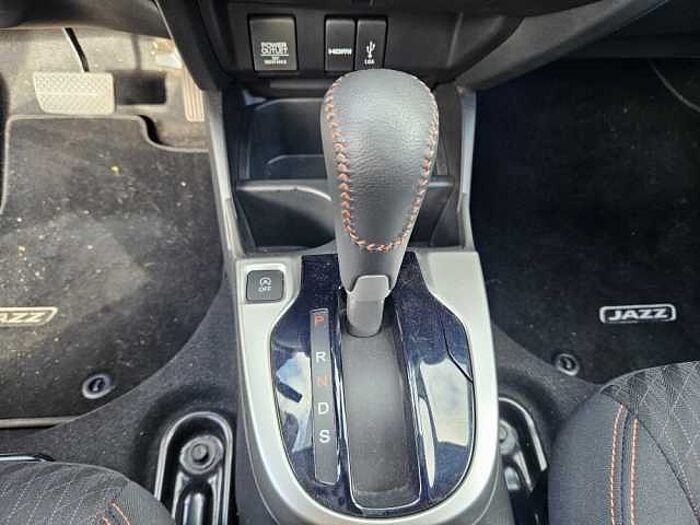 Honda Jazz 1.5 i-VTEC CVT Dynamic m. Automatik u. NAVI